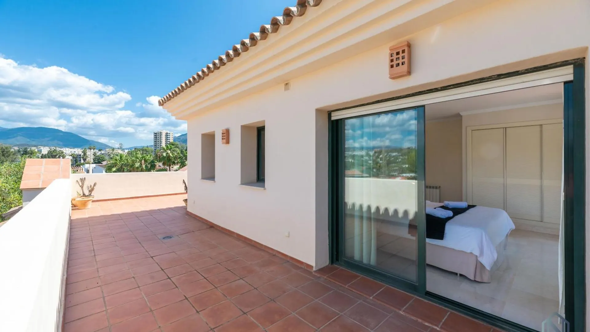 Modern And Spacious 2 Bdrm Penthouse With 3 Pools ماربيا
