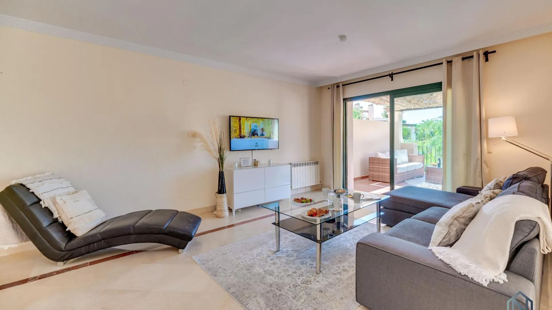 Modern And Spacious 2 Bdrm Penthouse With 3 Pools ماربيا شقة